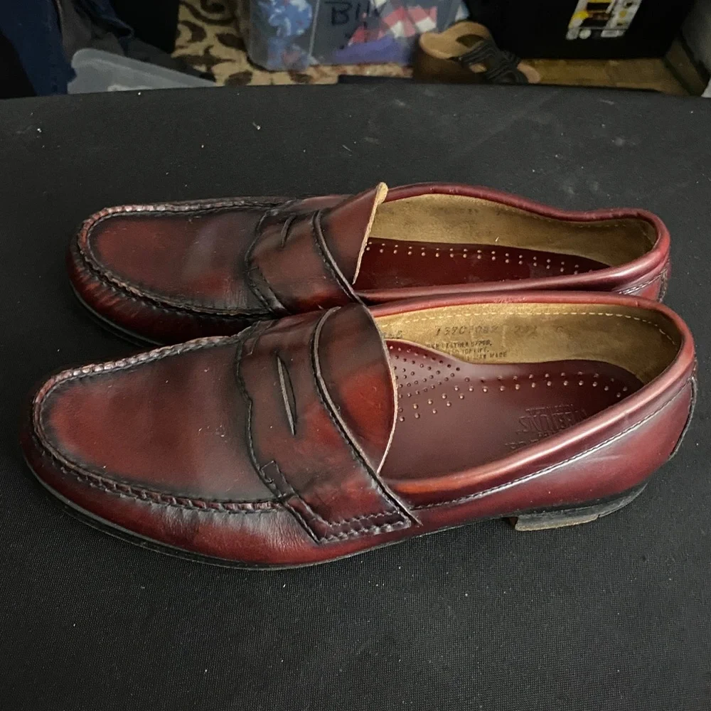 G.H. Bass‎ & Co. WEJUNS MADE IN USA MENS SIZE 9.5 B Burgundy Leather Loafers EUC